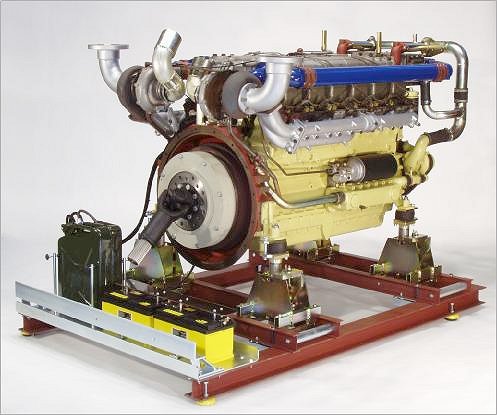 Universeller Motorträger mit 12-Zylinder Dieselmotor
