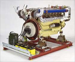 Portamotor universal con motor diesel de 12 cilindros